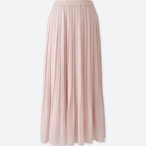 Uniqlo pleated pink chiffon skirt